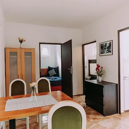 Fenyvesi Apartment *