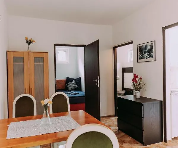 Fenyvesi Apartment *